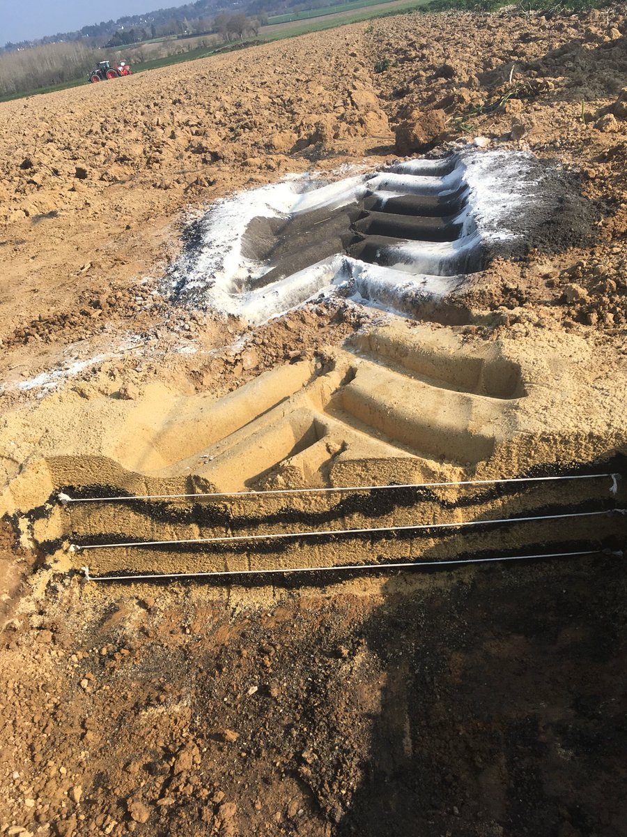 BNourissonpro's tweet photo. L’Agriculture de demain ! 🤔Journée d’informations à Guéméné Penfao (44)  👉🏻 Productivité 🚜, Respect des sols 🌾, longévité ...L’équipe @MichelinAgriFR répondait à toutes les questions avec des solutions  et démos! 👉🏻 profils &amp; technologies pneumatiques , télégonflage, jumelage! https://t.co/nRS3ZJ9Up1