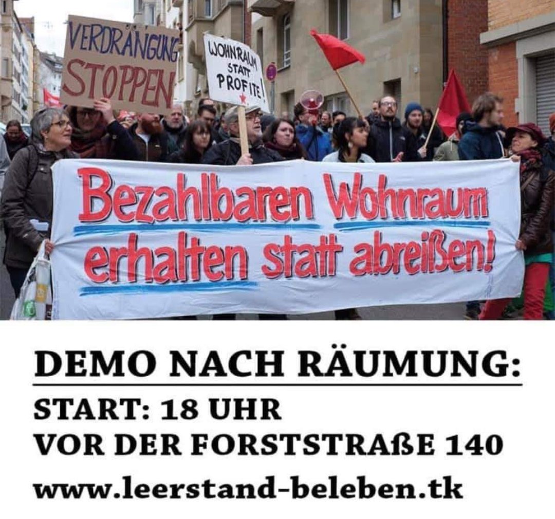 Tom_Salomo's tweet photo. SoliDemo nach der Räumung der #Forst140 für uns gilt weiterhin #leerstandbeleben #druckimkessel ✊ #Stuttgart https://t.co/0926fAT530