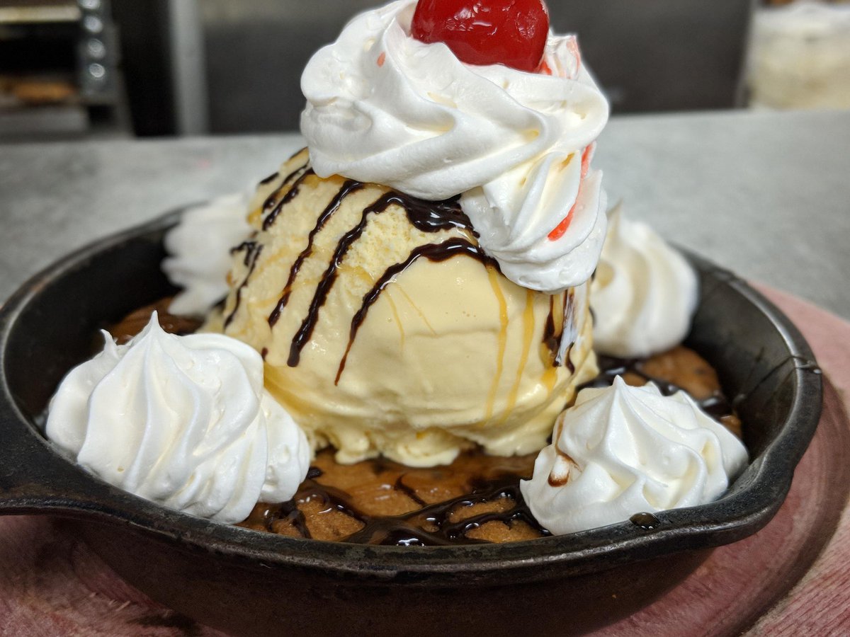 copperwhiskcafe's tweet photo. Maybe you should start with DESSERT today. Like our Cookie Skillet, fresh out of the oven!
#cookieskillet #dessert #chocolatchip https://t.co/Hw4gvAuVug