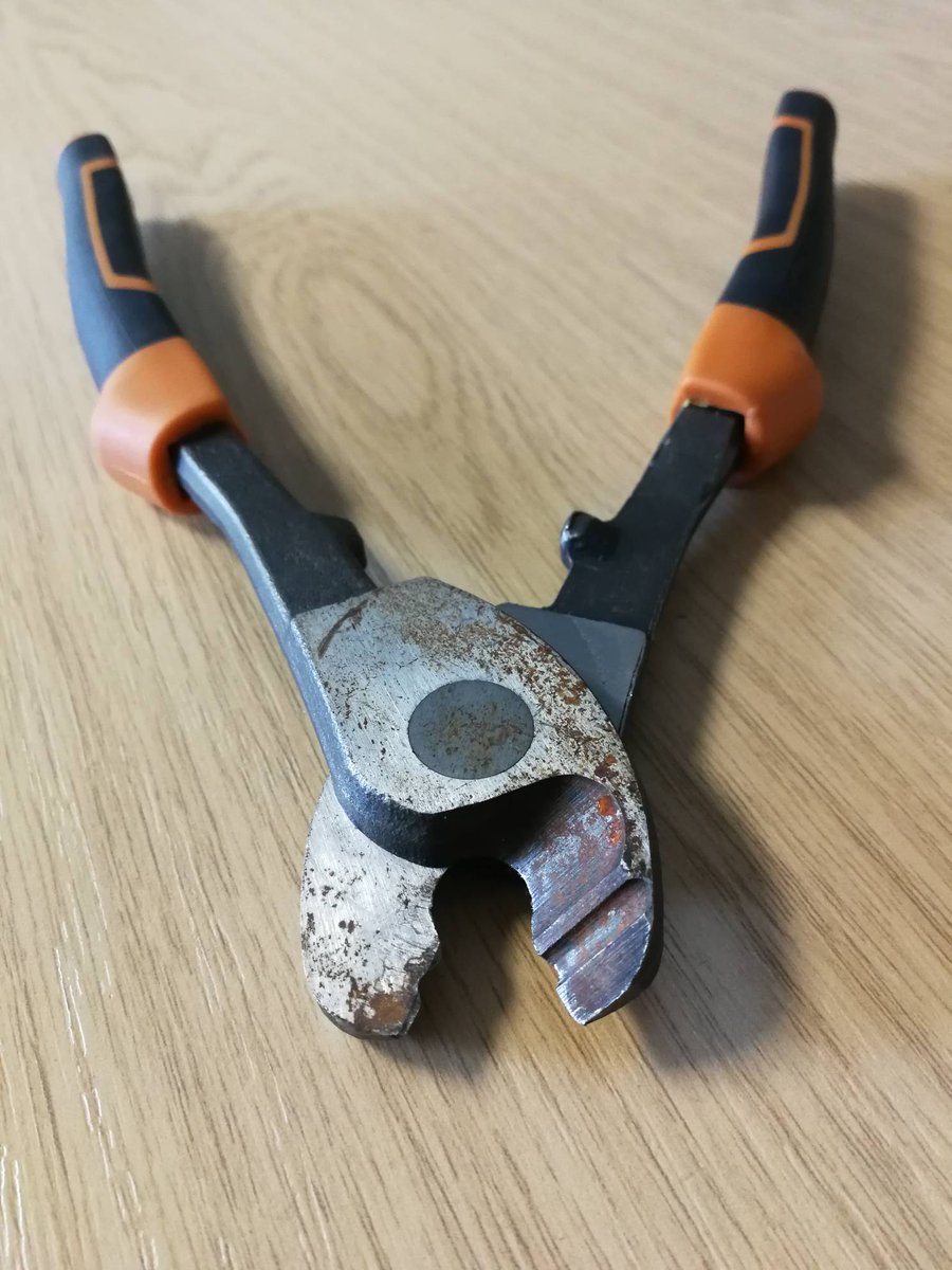 PboroCops's tweet photo. Not your average items to carry when going to the shops! 3 items seized from 2 prolific offenders, both arrested within 1 hour. #mightyD on the role again... And don't forget #knivesruinlives !!!! https://t.co/cs3wykucJX
