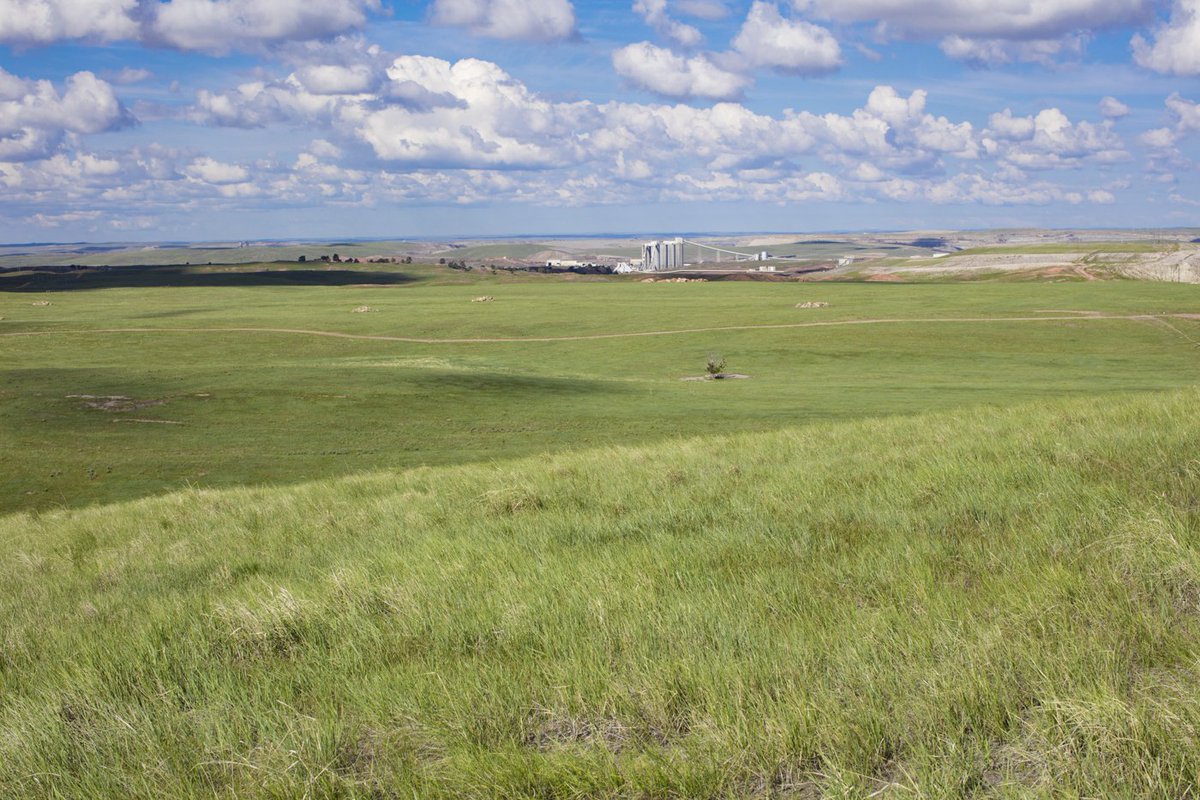 peabodyenergy's tweet photo. #SustainableMining: A view of reclaimed land at our North Antelope Rochelle Mine on a sunny day. Peabody reclaimed 5,344 acres of mined land globally in 2018. https://t.co/Ui7xv0GGPl