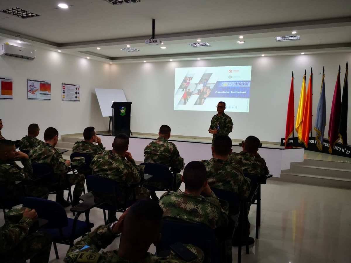 Ejercito_Div6's tweet photo. En las instalaciones del #Biter27 @CajaHonor realiza conferencia para dar a conocer a los #HéroesBicentenarios de unidades tácticas de la #Brigada27 los beneficios y la hoja de ruta que deben seguir para acceder a su vivienda. https://t.co/yP9YFfkVEE