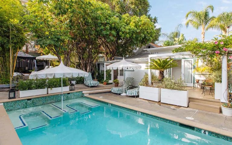 Jeff Klein’s Intimate San Vicente Bungalows  in West Hollywood. westhollywoodlifestyle.com/jeff-kleins-in…