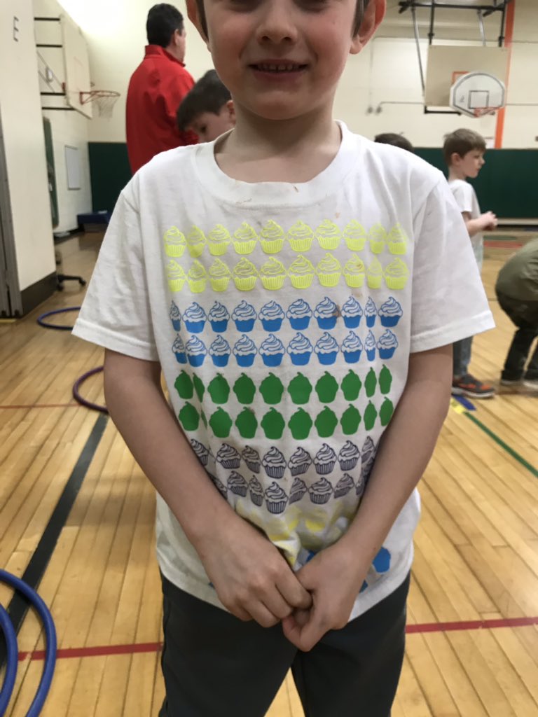 jackie_scholl's tweet image. Minoa PE 1st graders made it to 120 days of school!  #countingfun #creativity #gominoa