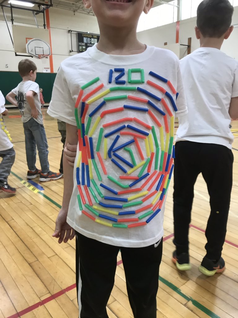 jackie_scholl's tweet image. Minoa PE 1st graders made it to 120 days of school!  #countingfun #creativity #gominoa