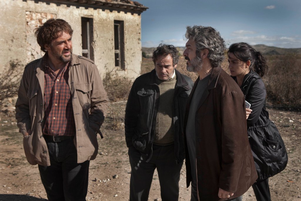 everybodyknows's tweet photo. Javier Bardem, Eduard Fernández, Ricardo Darín and Penélope Cruz star in Asghar Farhadi’s #EverybodyKnows. https://t.co/XPcz52WG3v