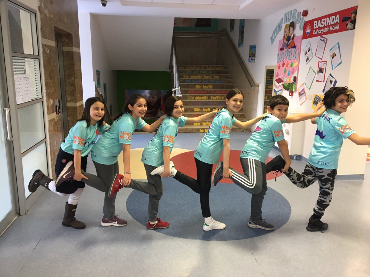 Üç takımım ile minik bilim kahramanları buluşuyor FLL Jr turnuvasına hazırız.lise robotik takımlarımızın minikleri geliyor. Jr Voltage Jr Aurora Jr corona 😂🙈👍🏻👏🏻💪🏅🏆 @teamvoltage_fll @teamaurora286 @team_corona_fll