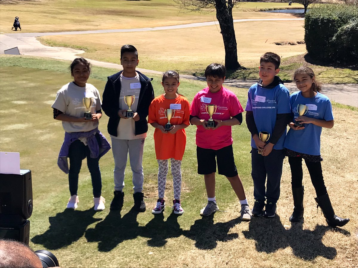 MsSnydersClass's tweet image. He won 3rd grade boy!! Wooo!!! #fantasticflyer #futuregolfer @pgesflyers