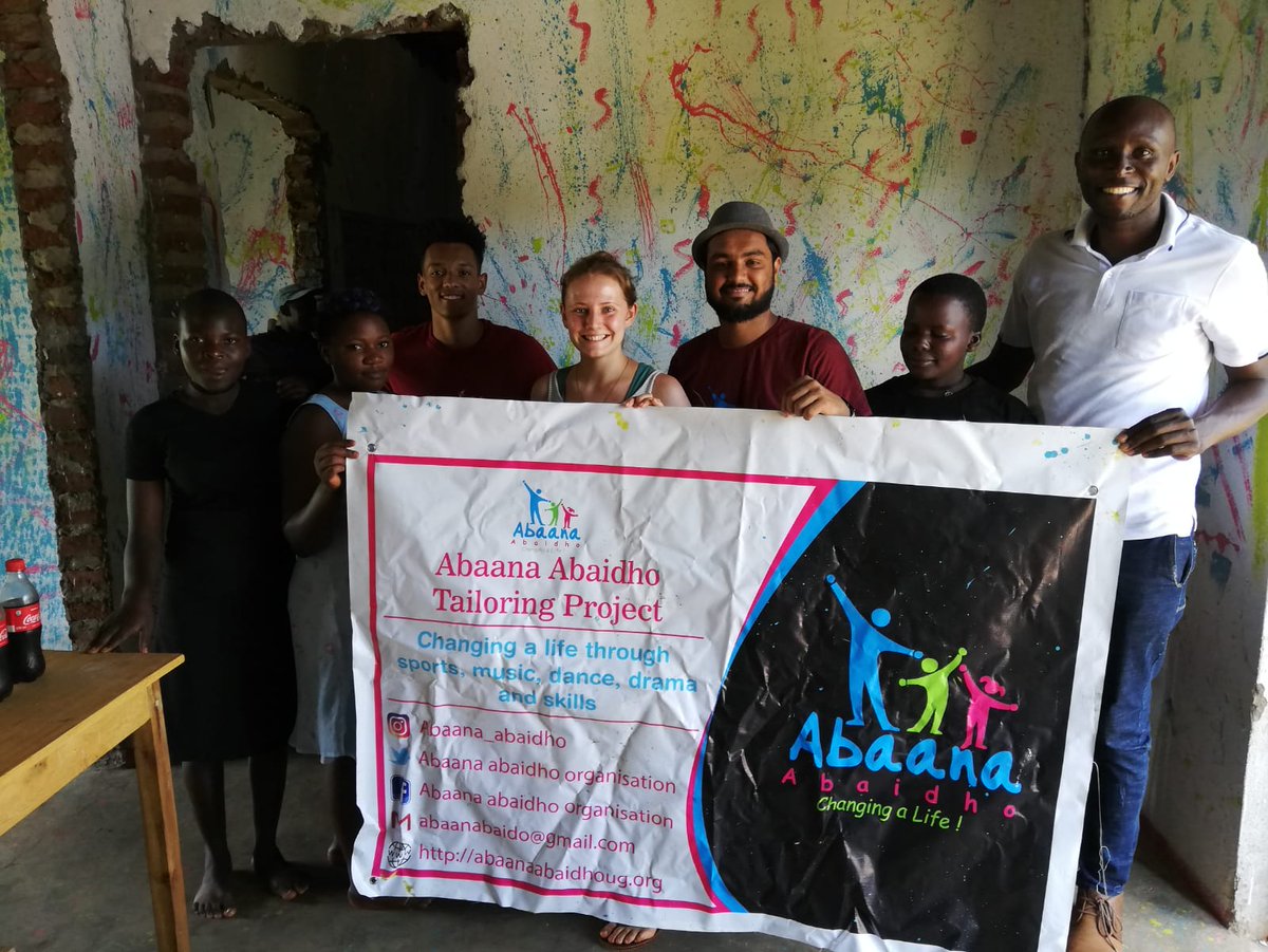 Abaanaabaidho's tweet photo. Abaana abaidho project was happy to receive visitors to visit the project and also share ideas.
It was a great visit.
#abaanaabaidho
#changingalife
#abaanaabaidhotailoringprojecttosaveagirlchild
#empoweragirlchildandneedywomeninthecommunity https://t.co/iUb31BHJRY