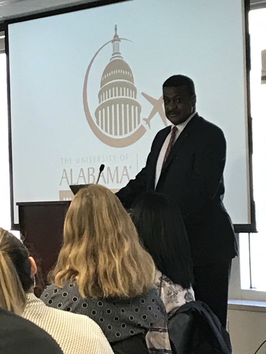 MJCarroll_SWK's tweet photo. Angelo McClain CEO @nasw speaking to DC Fly In students. Elevate Social Work! #SocWorkUAB #capstone2capitol2019 https://t.co/dSd5wIXmqr