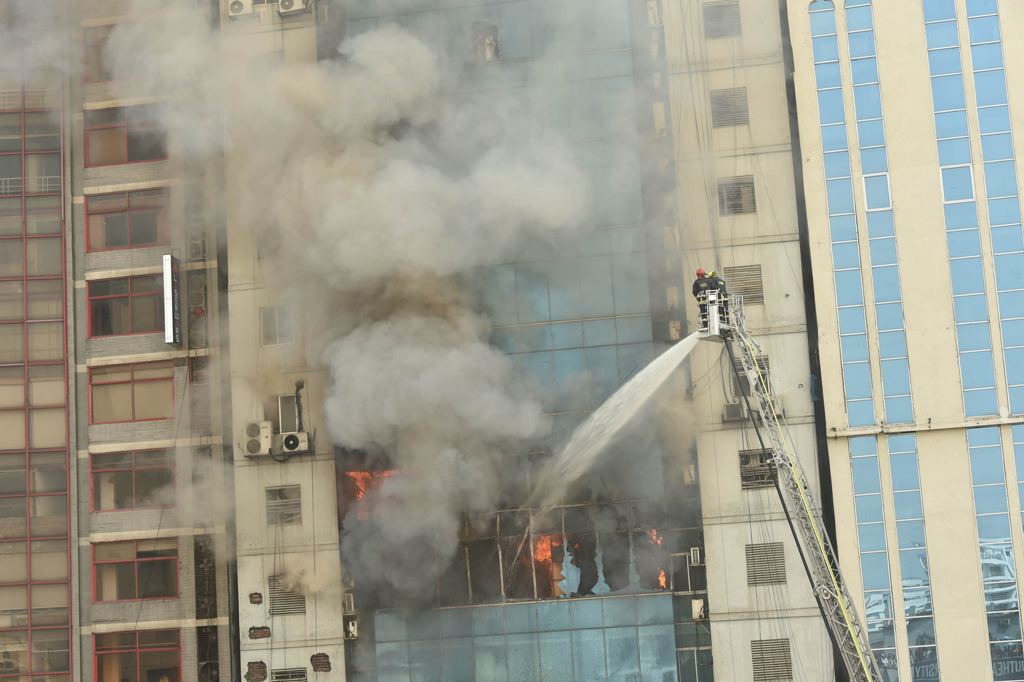 China Xinhua News High Rise Building Fire Kills At Least 19 People Including A Sri Lankan Man In Bangladeshi Capital Of Dhaka T Co Dg4an6wvpe T Co Dcqvqn8q2g
