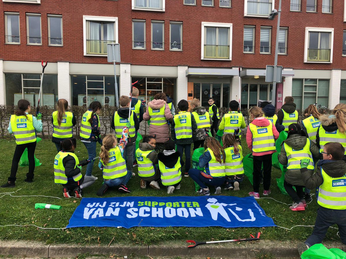 obsPortland's tweet image. De leerlingen van groep 5 en 6 deden de opschoondag iets later, maar er was (helaas) nog genoeg afval op te ruimen. @SupporterSchoon #burgerschap #betermilieubegintbijjezelf