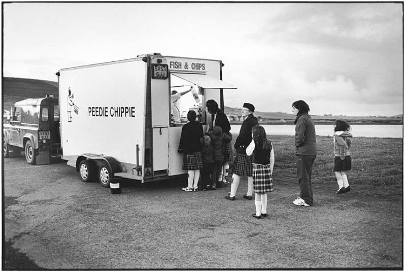 74frankfurt's tweet photo. A queue forms for the Peedie Chippie in Finstown Car Park, Finstown, Orkney. (2011) Pic: Elliott Erwitt. https://t.co/KbJGo9CZWL