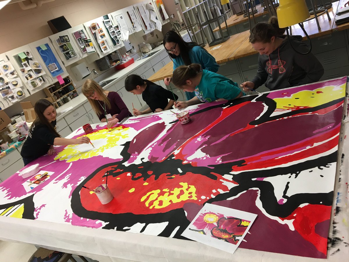 RoetzelArtClass's tweet photo. @spearfishms Art Club finished our panel of the mural last night! This mural was designed by @BlackHillsState art students, and they were kind enough to include all the kids and the community! This mural is going downtown by the old Courthouse. https://t.co/W1QXdBMrLf