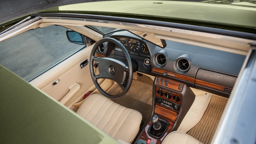 MercedesBenz tweet picture