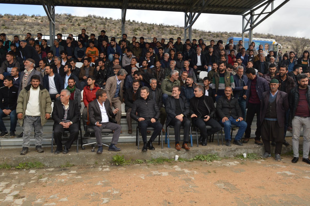 halitaydindicle's tweet photo. Yaklaşık bir aydır sürdürdüğümüz Dicle Belediyesi Geleneksel Futbol Turnuvamızın birincisini Kıymetli Sanatçımız Sn. Bedri Ayseli'nin, Diyarbakırspor eski Başkanı Sn. Şahap Akçadağ'ın, İş adamı Sn. Hacı İhsan Aydın'ın https://t.co/mWmhoDm0qP