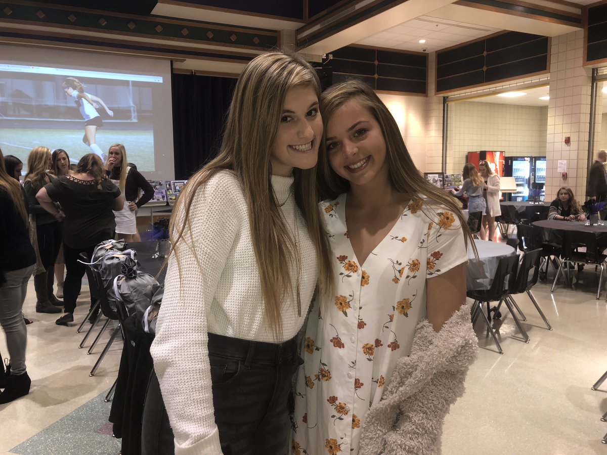 hmoor2's tweet photo. @karag1818 happy birthday birthday to the best cb partner ever i love you tons💛 https://t.co/Kot1PJdp2B