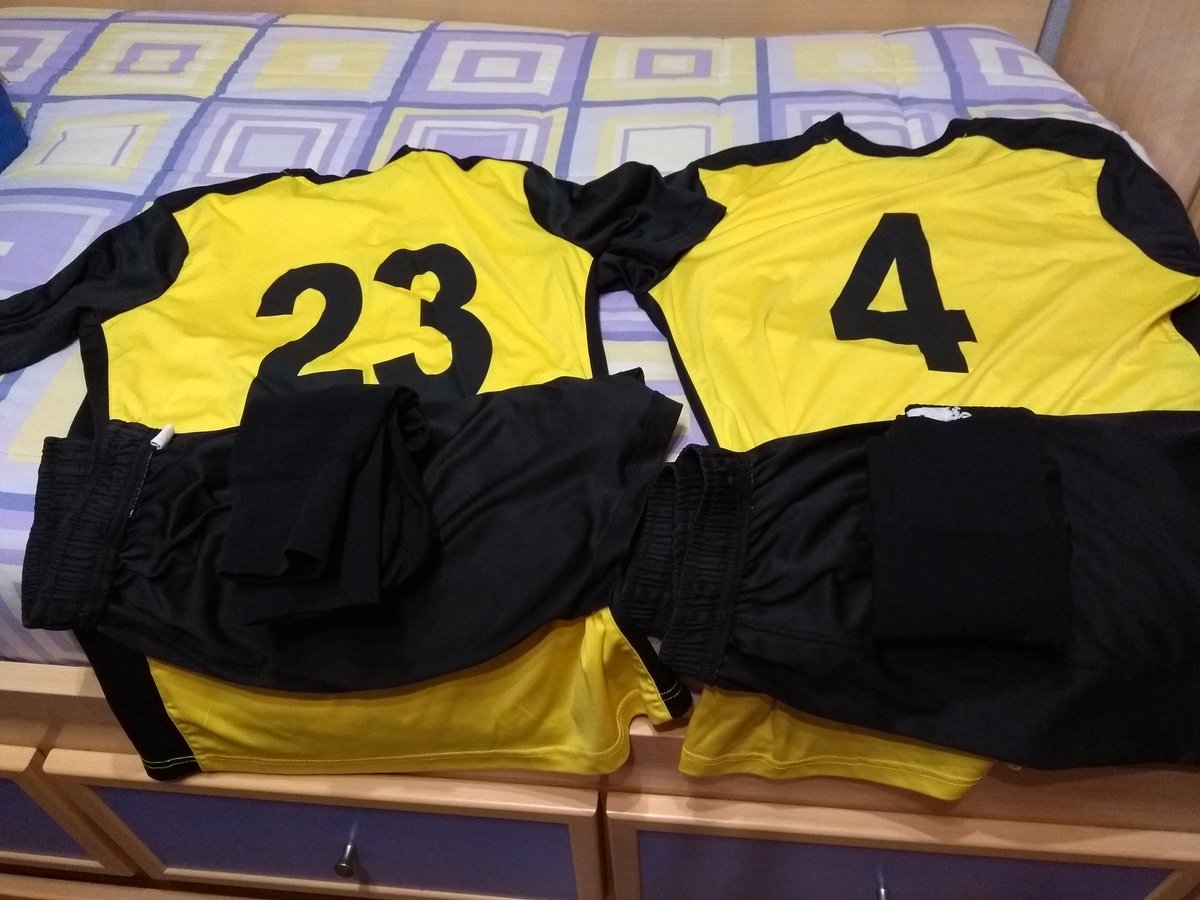 ElTrincherazoFC's tweet photo. Nuestros utilleros tienen todo preparado ya en el Gran Vía Arena!!!!
#forzatrincherazo #comonotevoyaquerer#4locos https://t.co/LoIhjHO7ON