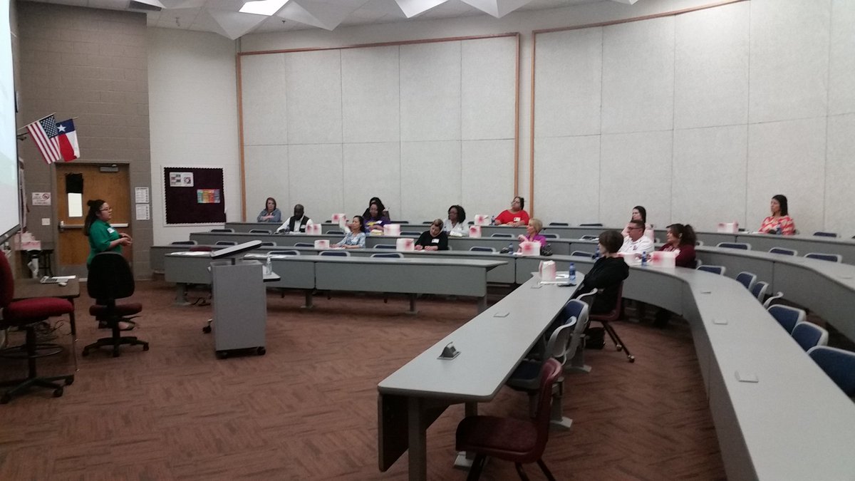 SmithLHSH's tweet photo. Spotlight Parent Lunch at LHS Harmon! Thank you to UNT G-Force for your presentation on scholarships and financial aid. #BHarmonnow @UNTGForce @TonyFontana24 @LISDcounselors1 https://t.co/8xJWW3z2ql