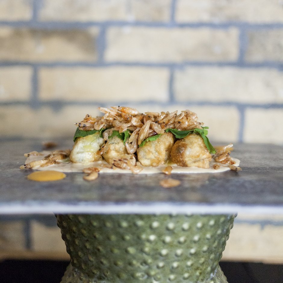 Sabores que explotan en el palafar y te hacen soñar ✨
.
Gyozas de langostino con camarones fritos, menta, cilantro y rocoto con vainilla
.
#cilindro #cilindrorestaurante #restaurantesmadrid #madrid #peruano #asturiano #gastronomy #foodies #foodiesmadrid
