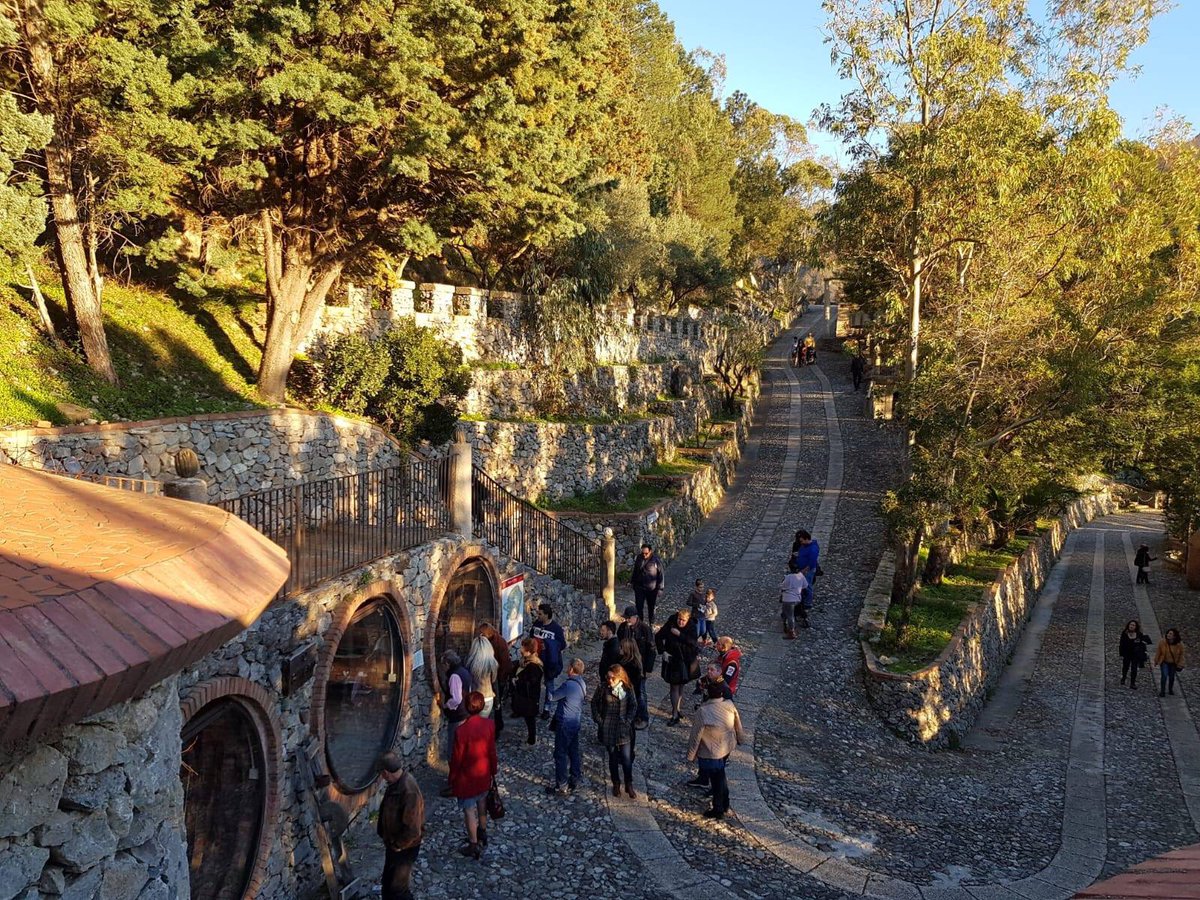 ParcoJalari1's tweet photo. Domenica 31 marzo ti proponiamo una giornata all’aria aperta tra arte, natura e gastronomia 🌳🌞🍴
🗣 Ingresso #gratuito e visita guidata #gratuita per chi prenota il pranzo in agriturismo. Menu 👉 https://t.co/Nr4dr1B5Dl
Ci sono ancora posti disponibili
090 974 6245 | 3927911554 https://t.co/QCSTkYF4jh