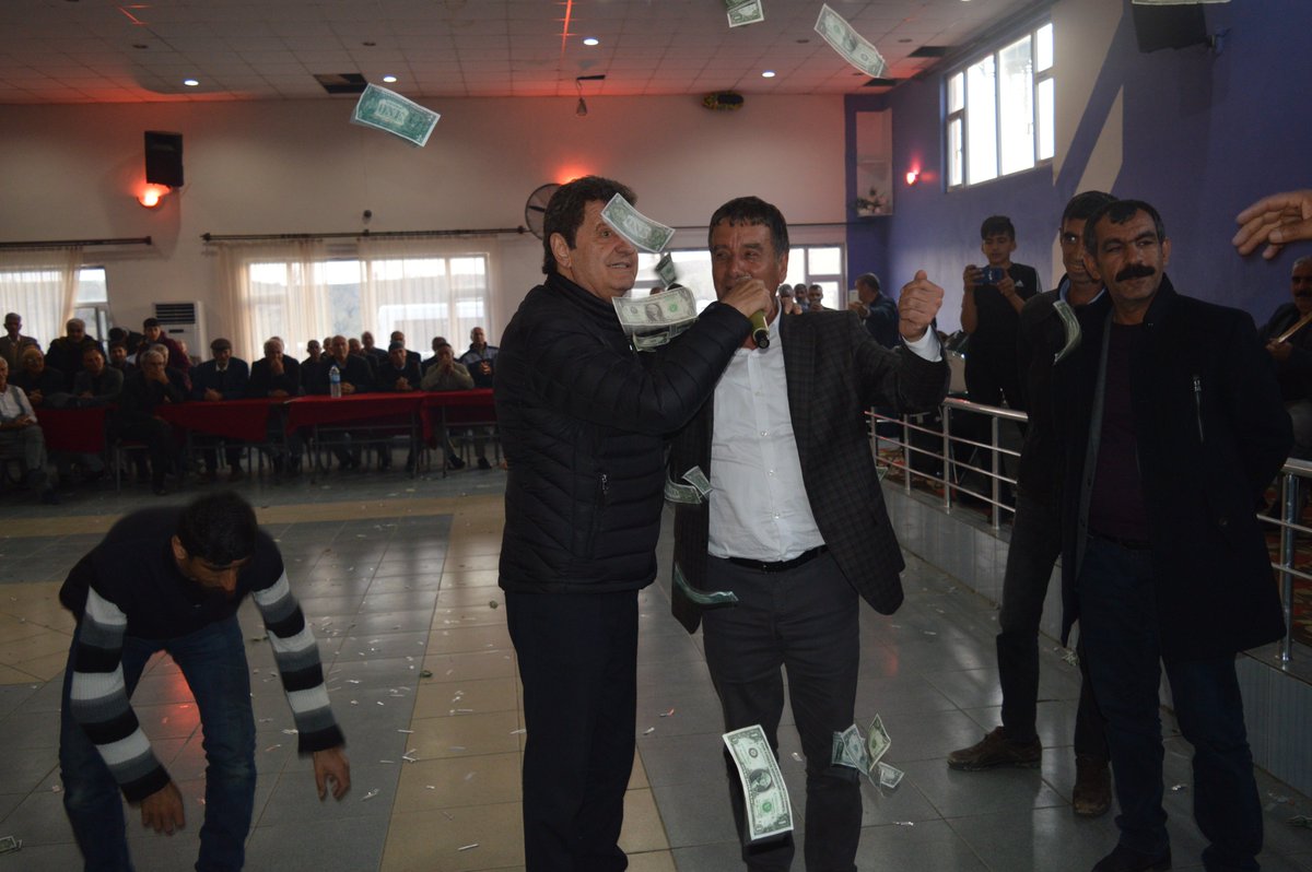halitaydindicle's tweet photo. Geyiga Köyünden Mala Kasım Ailesinin düğününe katıldık. Genç çiftimize bir ömür boyu mutluluklar diliyorum. https://t.co/5lfdyOTWTA
