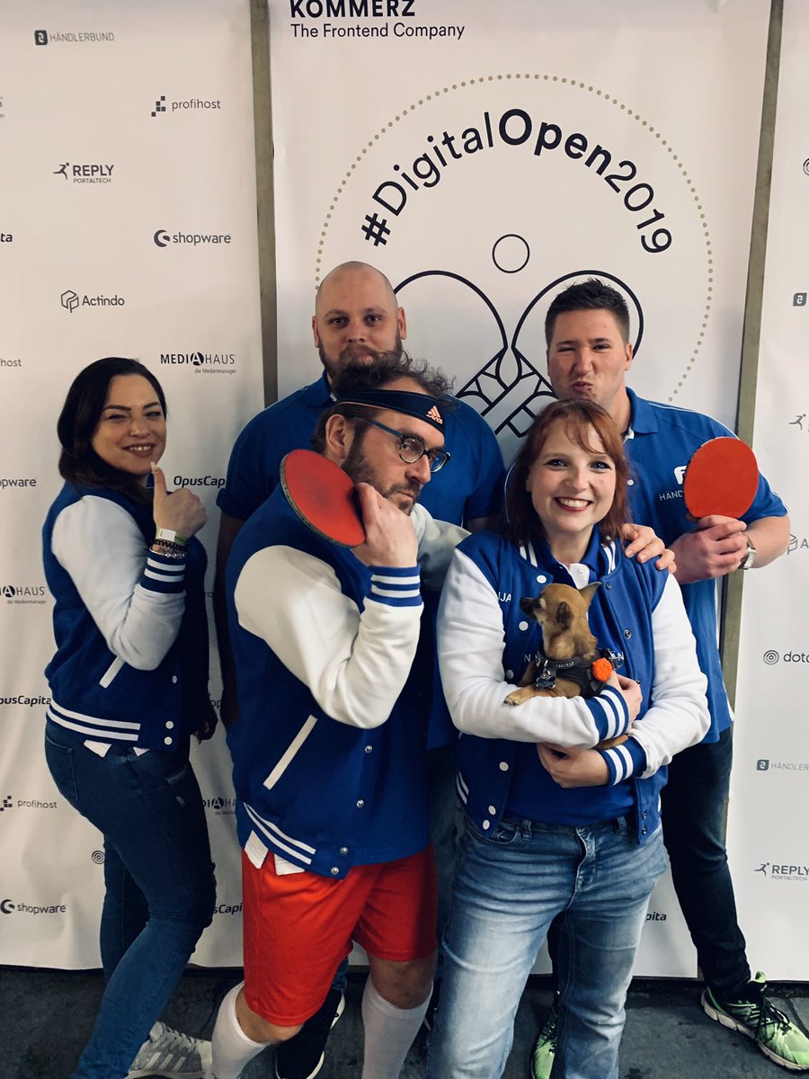 Annalorenz81's tweet photo. @Haendlerbund ist natürlich am Start als Sponsor und als Spieler-Team bei den #digitalopen2019 von @KOMMERZ_EU
💪🏼 https://t.co/4tVHRgFiTQ