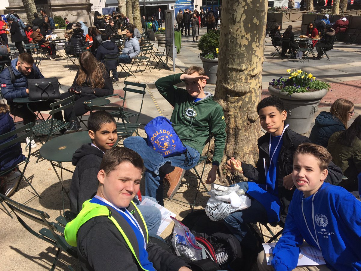 ktraf1's tweet photo. #EMSMUN at Bryant Park for lunch! ☀️ https://t.co/hJ39jXrWhP