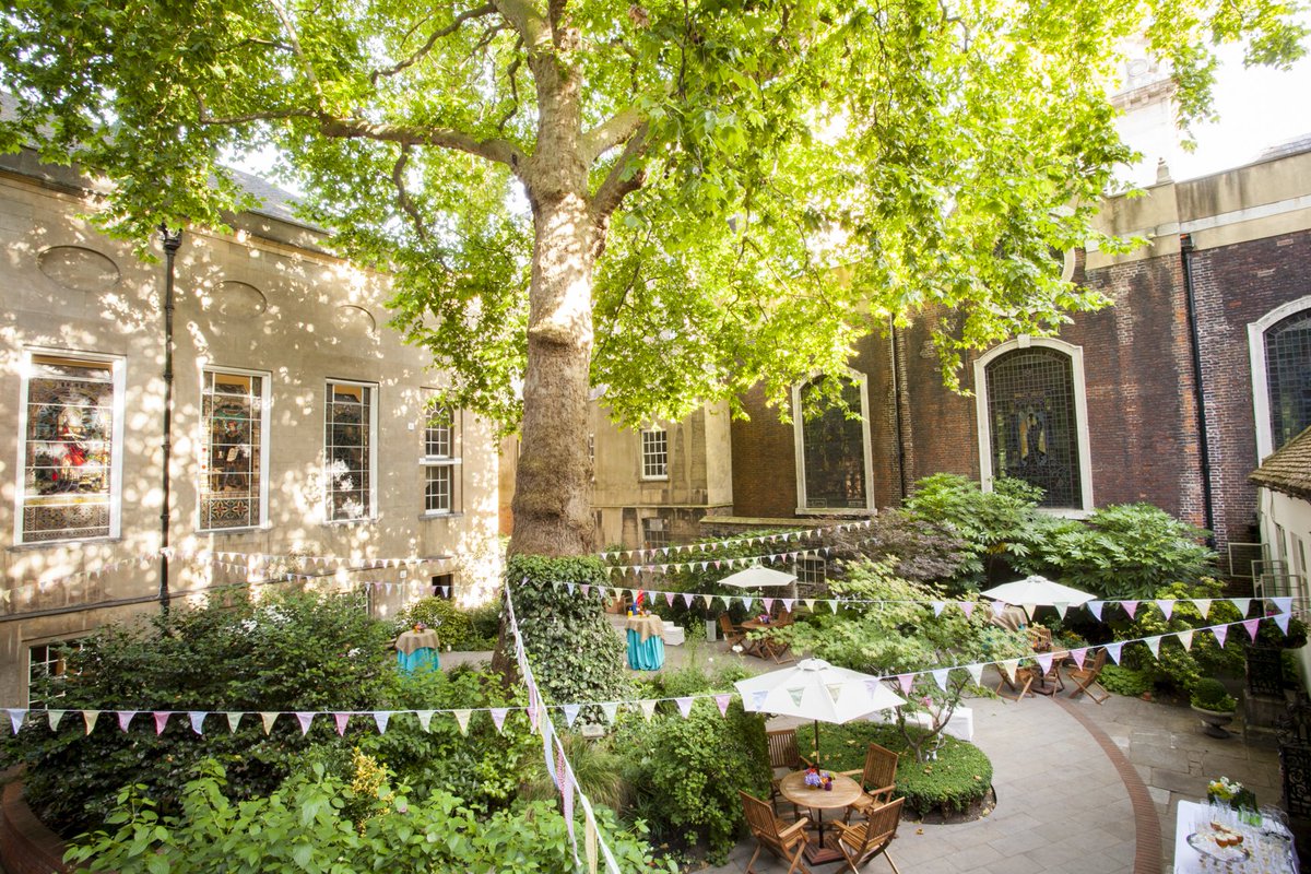 ITAVenues's tweet photo. A secret walled garden in the heart of St Paul's. Celebrate summer in style, with alfresco flair @StationersHall for up to 250 guests standing. #HelloSummer #HelloAperol #summerparty #londonsummertime #londonvenue #eventplanners https://t.co/O7SfoSRTqf