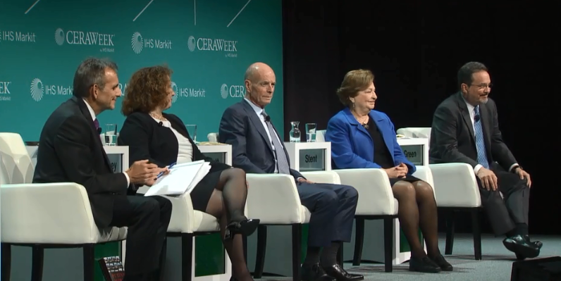 samanthaenergy's tweet photo. Reflections from @CERAWeek, listen to @MaloneySuzanne &amp; I talk #geopolitics on #Russia, #Iran, and #energy in our new podcast, recorded live from #CERAWEEK2019. LISTEN>> https://t.co/x5k9KuQNRK https://t.co/UynVfTqMYp