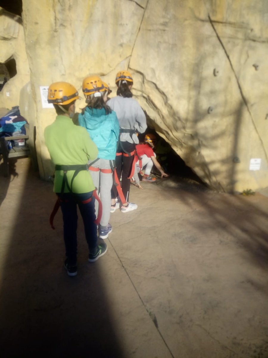 LifeInEnglishAB's tweet photo. Trying speleology in the afternoon #6thgraders #LanguageImmersion CEIP Alonso Berruguete @alonsoberruguet https://t.co/HNW6UMDAeK