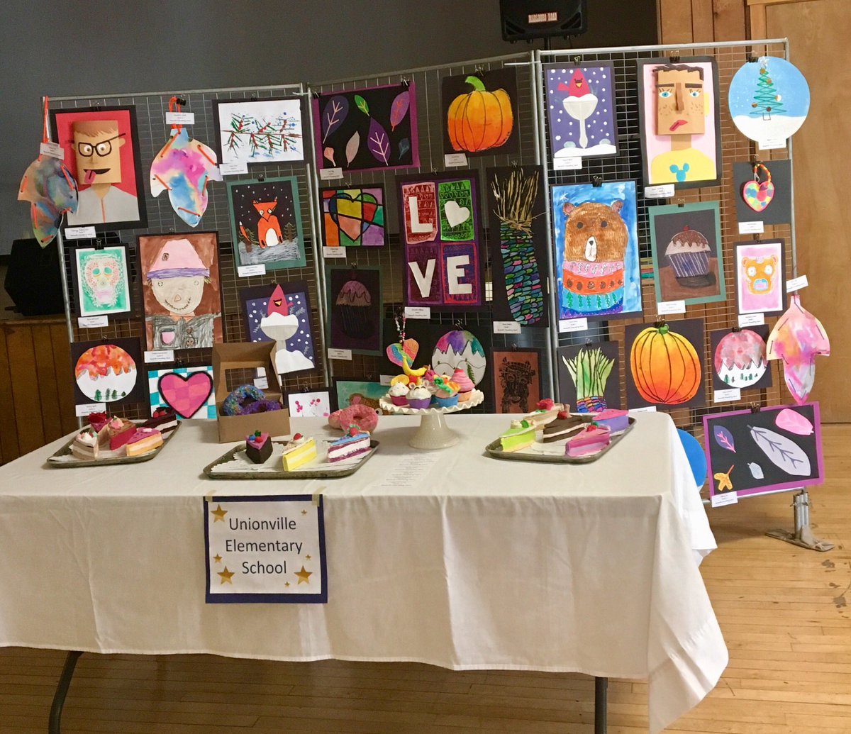 UESArtSmart's tweet photo. Student art all set up for the show this weekend! Fri 6-8, sat 10-5, sun 10-5. Come on down to @historickennett to support our students @UCFSD @UEStars https://t.co/K3nbbLJGkM