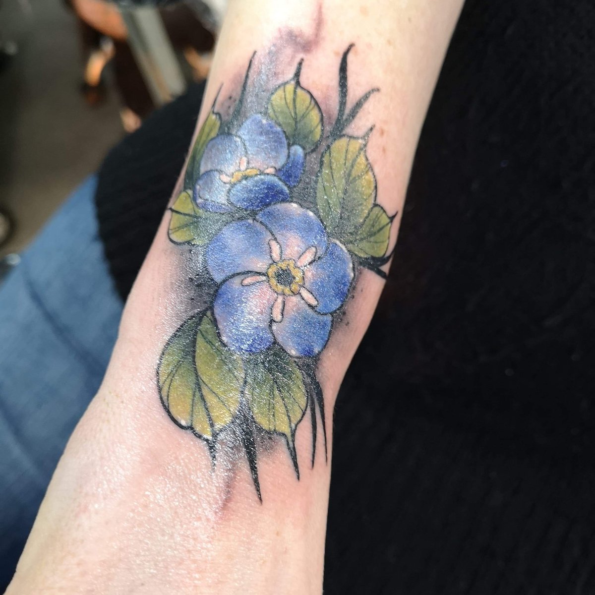 LisaHorne03's tweet photo. @loosewomen @clbleakley @nadiasawalha @McGiff @janem My dad has Vascular dementia and my Nan has progressive dementia so I had this tattoo done for them #forgetmenots https://t.co/NdChVkyOrH