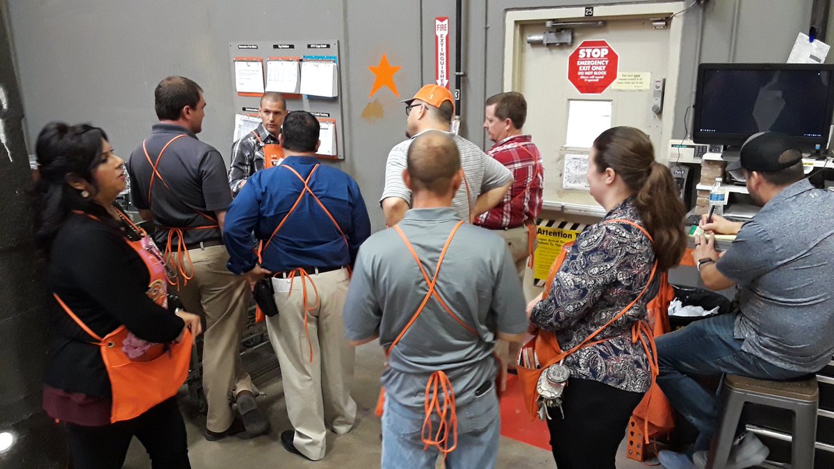 louis_shaffer's tweet photo. What a great day at 6562!  Everybody is getting in on the action, and learning about the business.  End 2 End business at its best! @IblasBlas @Daniellewin3576 @ROBERTLINDBLAD1 @jeremy_mixon @6562Home @ConstantinoJoey https://t.co/Sntpd6Cybb