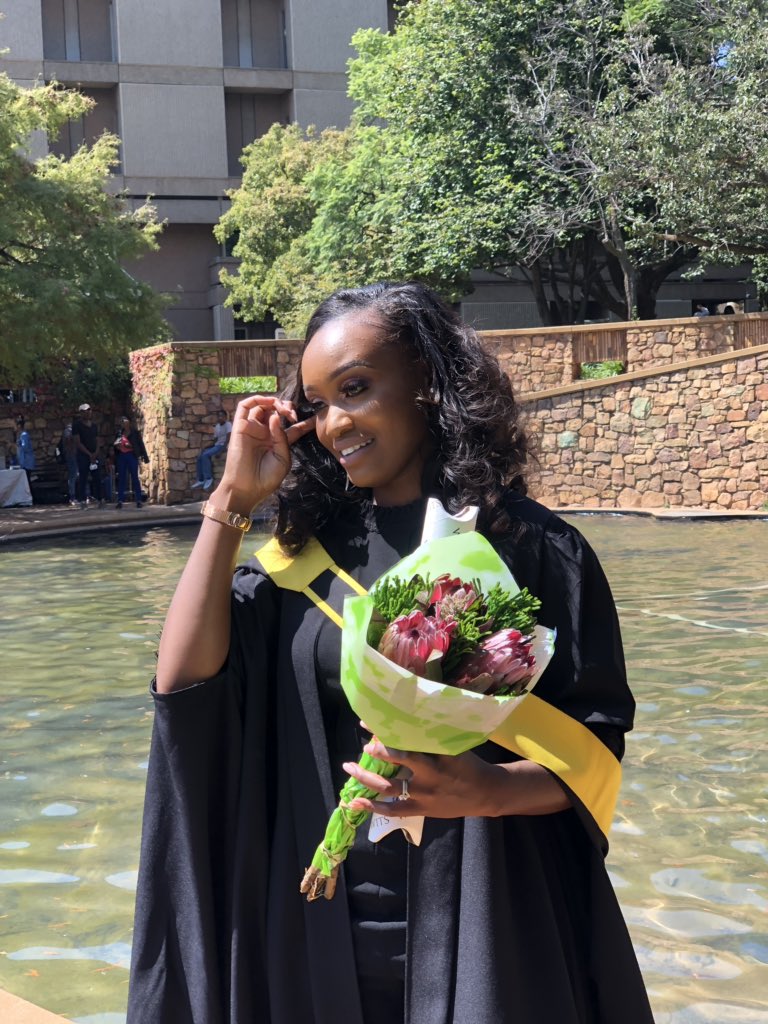 lissamuchie's tweet photo. Kaitiro kake Mwari so... He makes everything beautiful in its time ... Munozadzisa Mwari 🙏🏽 #WitsGrad2019 #WitsGradWeek #WitsGraduate 🥰 https://t.co/QuJD32Fc6Y