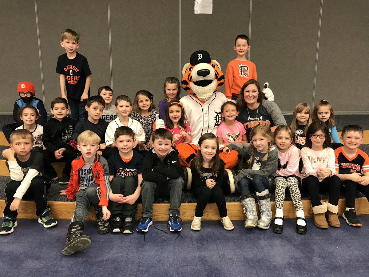Thanks for coming to hang out with us today Paws. Good Luck to our <a href="/tigers/">Detroit Tigers</a> as they kick off their season! ⚾️ 🐾 🐯 <a href="/SLCSBrummer/">Brummer Elementary</a>