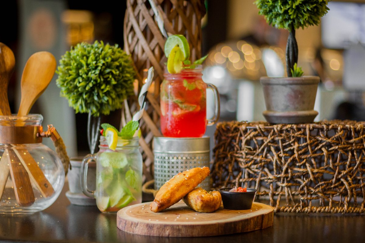 FourPointsPR's tweet photo. Escoge 2 platos principales y te regalamos 1 postre o 1 aperitivo. Aprovecha la oferta 2x$30 de lunes a viernes en X.O. Le' Bistro. #FPCaguas #XOLeBistro #2x30 https://t.co/4LfiR1q7tp