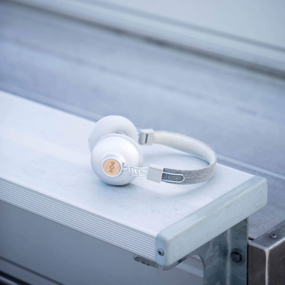 cedellamarley's tweet photo. #PositiveVibration2 headphones by @houseofmarley, crafted from recyclable aluminum โป๏ธ an efficiently reusable metal, significantly reduces waste, saving energy and massively reducing global mining. #MaterialsMatter #HouseofMarley https://t.co/nxnupzk5Wb https://t.co/ZeBBSBKWxp
