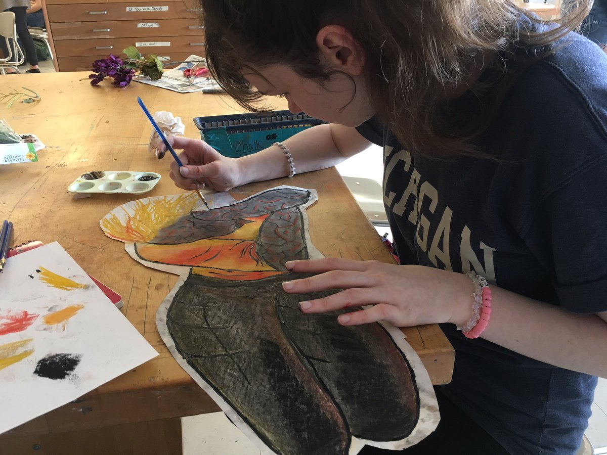 HBolensArtClass's tweet photo. Advanced art students are working hard on creative multimedia figure drawing compositions! Creative freedom allows students to develop their own sense of artistic style and meaning in their work. #myLSPS #ATeachersImpact #LSHSART https://t.co/KCXXYQsNdu