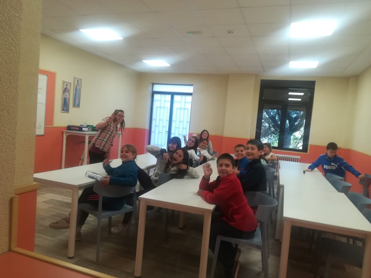 ¡Aprender divirtiéndose en plena naturaleza con tus compañeros es algo que recordarán siempre nuestr@s alumns@s! <a href="/farmcamp_ancora/">FARM CAMP</a> 🇬🇧😊🐗🐕🌳#inmersiónlingüística