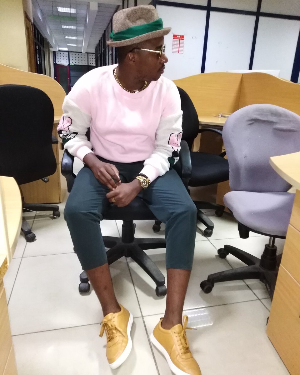 Hassanii_Umar's tweet photo. Yo😉

Wikendiiiii kama nakuona jamani

Letaaaa 1am-4am on MaishaXtra Radio Maisha we link up
#MaishaXtra 
#MrIncredible
#HalfManHalfIncredible
#OfficialFridayAmbassador
#MamboYenteYenteeeeeee https://t.co/cGF2knL1WC