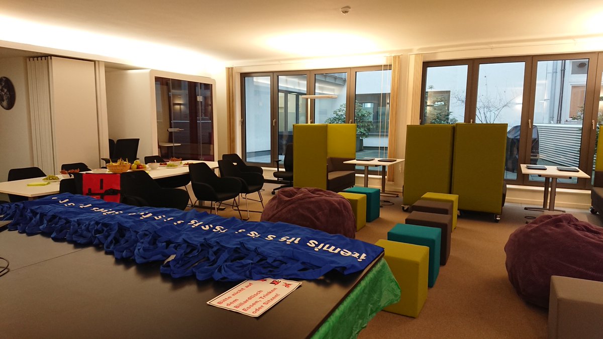 daniO_hh's tweet photo. Wow! 26 begeisterte Mädchen auf dem #GirlsDay 2019 #Hamburg, die mit dem #CalliopeMini getüftelt haben. Es hat viel Spaß gemacht! Thanks @itemis for hosting https://t.co/Tph15re5Ds @LineLineLine15 #DigitaleBildung #coding https://t.co/FkFsiEHUZJ