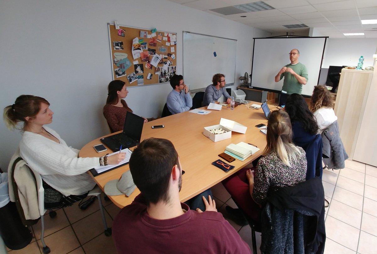 [EN DIRECT] #JME2019
➯ Les 7 finalistes du #concours #JME sont en pleine préparation de leur #pitch avec les coachs de l'incubateur ! 
Inscrivez vous à la finale du 9 AVRIL ! bit.ly/Finale_JME2019
➯ Infos : RDV à 17h45 - Auditorium Malraux