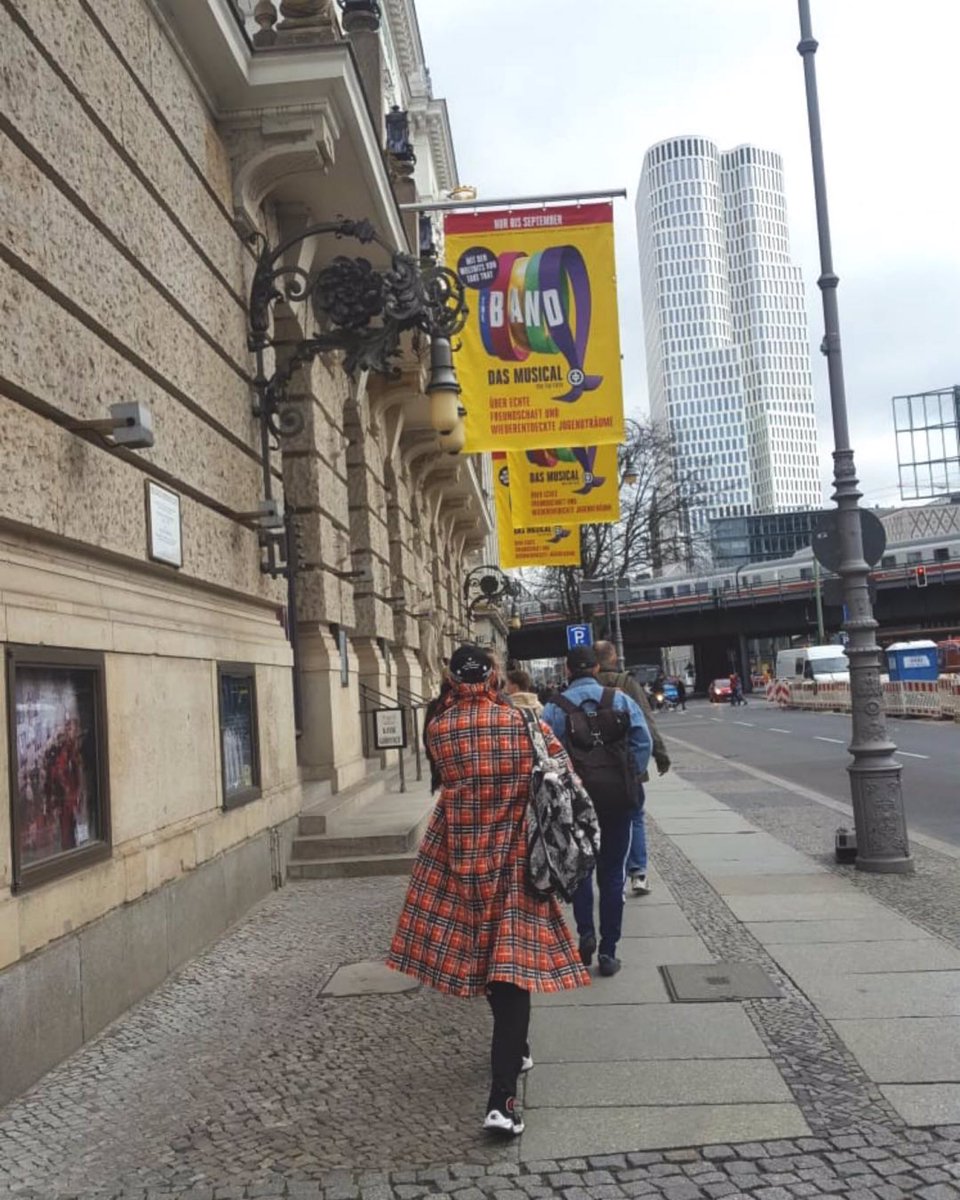 Saz_Fans's tweet photo. @ItsSarioSolomon via instagram

“Another day another dollar @thebanddasmusical @Stage_Berlin ” https://t.co/RFenSxDWem
