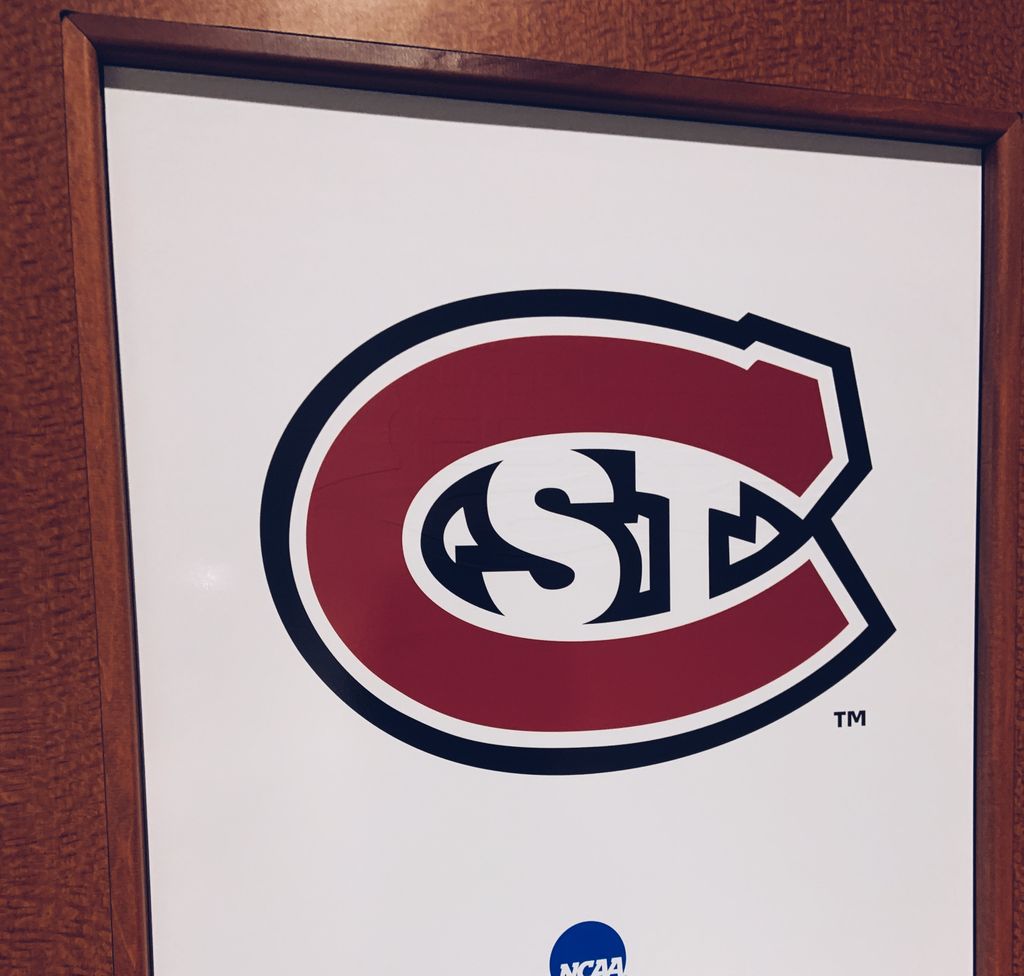 ScheelsArena's tweet photo. The stage is set and the countdown is on... Who will come out on 🔝? Let us know who you’re rooting for!
•
•
#Hockey #NCAA #Regional #Division1 #ScheelsArena https://t.co/wMIFkgbb72