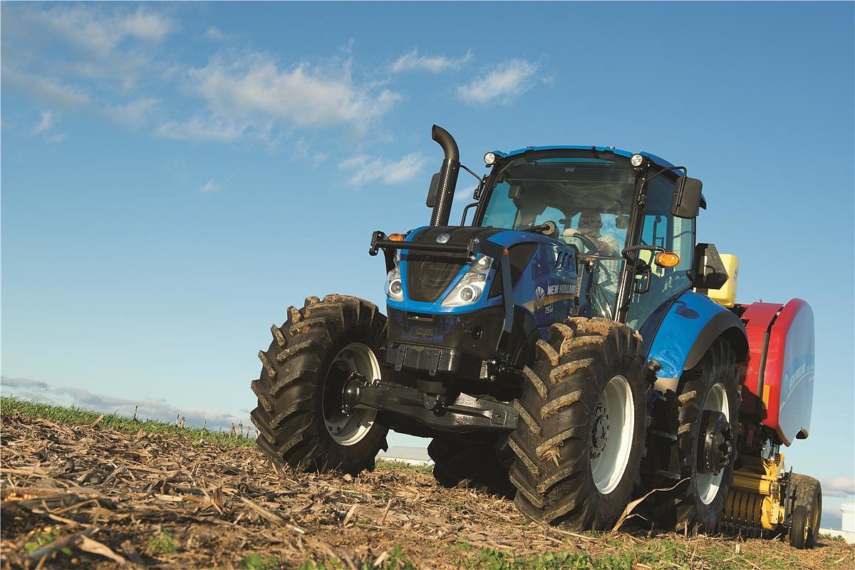 For a nimble, heavy-duty, mid-size tractor, choose a New Holland T5 Series. Ask us about the convenient, Hi-Lo speeds of the available Dual Command™ transmission. bit.ly/T5tractor