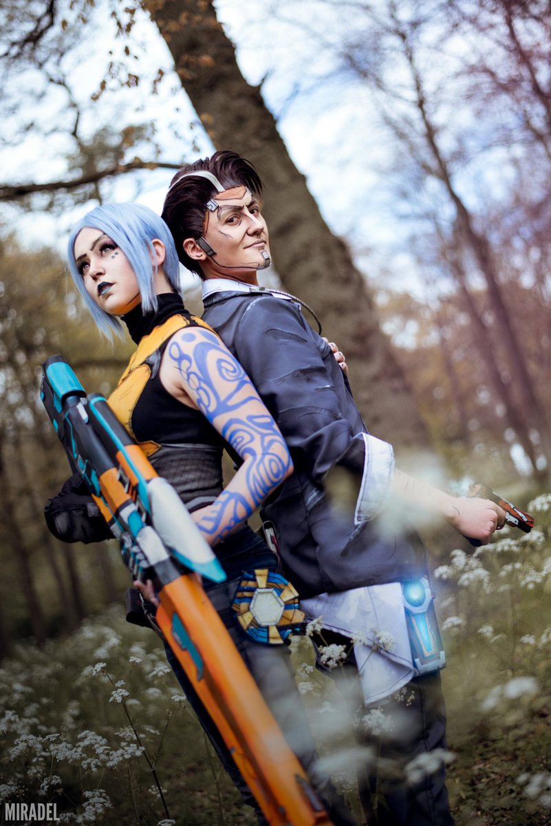 teamjasinic's tweet photo. BORDERLANDS 3 IS COMING SO WHY NOT SHARING OUR OLD COUPLE/BORDERLANDS COSPLAYS FOR THE HYPE? ♡

@Borderlands
@GearboxOfficial 
@2K 
@2KNederland 
@DuvalMagic 

Photos by Gentle Giant and @miradel_s https://t.co/JnYZ9tq3oe