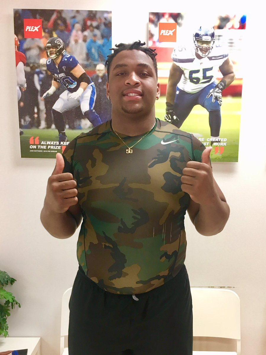 PlexAthlete's tweet photo. The @AggieFootball to-be @d_robinson78 is telling us that HE WILL be joining the former Aggies (both 1st round picks) pro-bowler @jakematthews70 and @GermainX1 one day on the Plex wall-of-fame. We’re counting on it Layden! #plexathlete https://t.co/u8lRK4UBiY