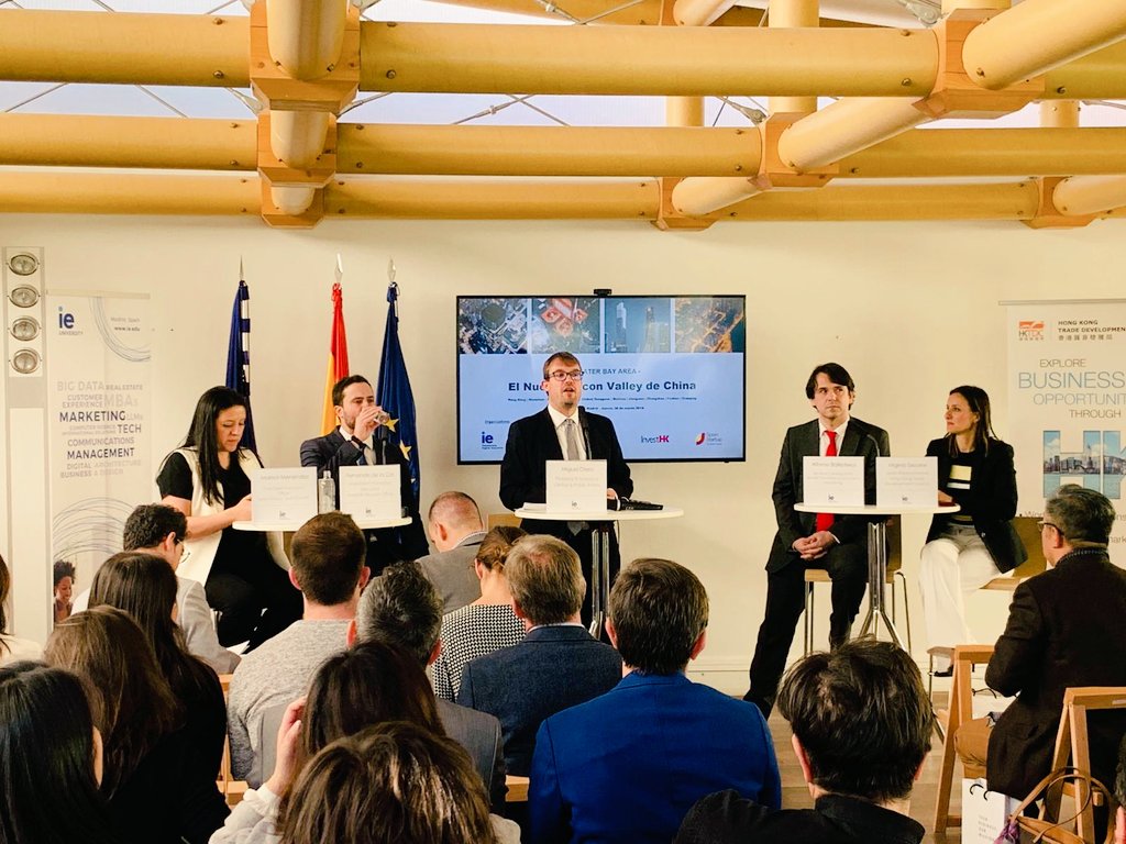 HKTDC_Spain's tweet photo. Gracias a @IEbusiness y a @miotei por acoger el debate sobre el área de la #GranBahia y el papel de #HongKong como hub para materializar oportunidades 🇭🇰. Un placer compartir espacio con @Alfonsoballes12 Fernando de la Cal y @marisolmenendez! @SCCHongKong @InvestHK @hktdc https://t.co/Qe3g1r1LHQ