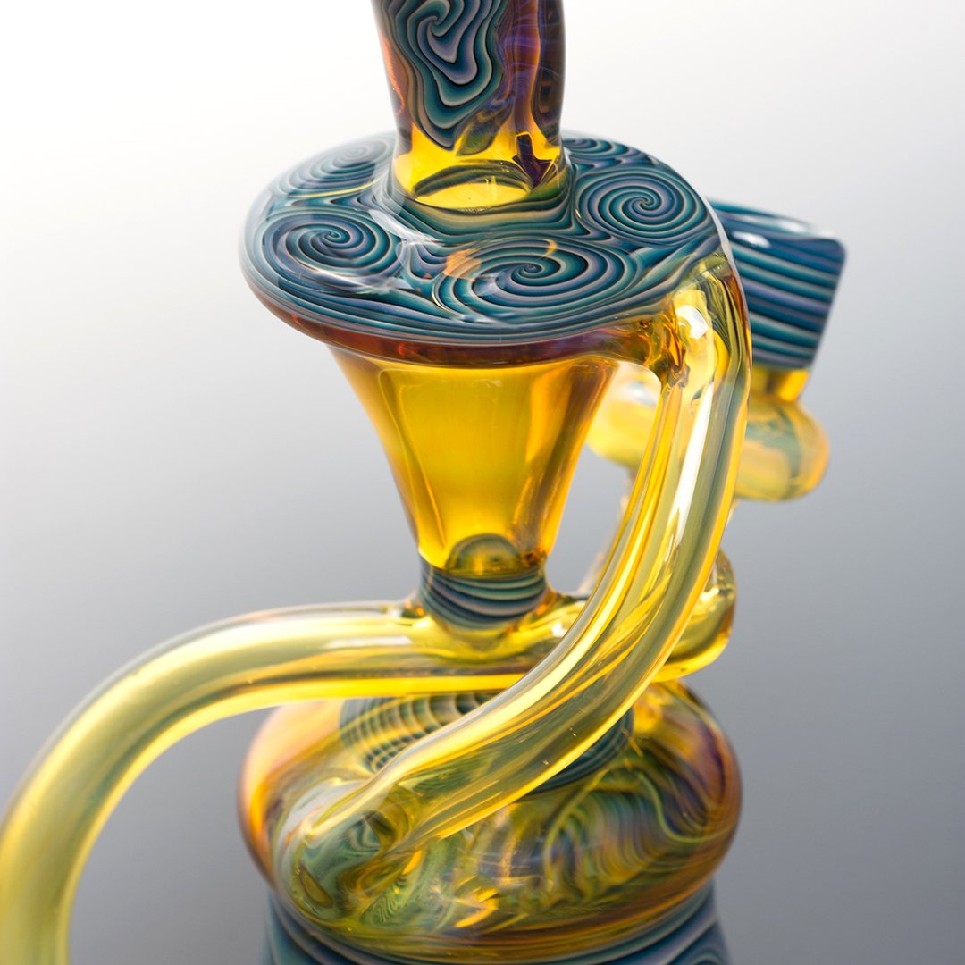 Mockingbird_USA's tweet photo. Functional glass art. #productphotography #lighting #photography #art #glass #cannabis #artphotography https://t.co/5OIy7tHVGm